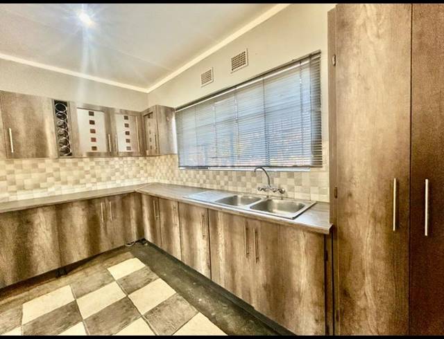 3 BEDROOM HOUSE FOR SALE IN VANDERBIJLPARK SE 1